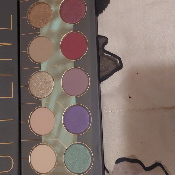 Makeup - Picture 2 of 2